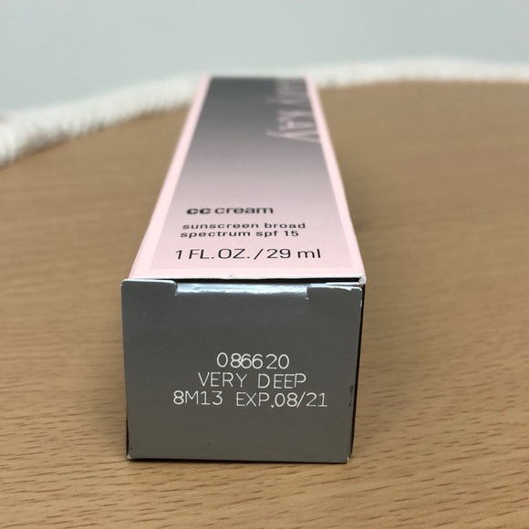 | Mary Kay | CC Cream Very Deep. - Picture 5 of 5